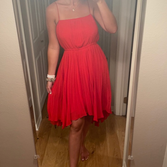 Alice and Olivia red chiffon pleated dress! - Picture 2 of 7